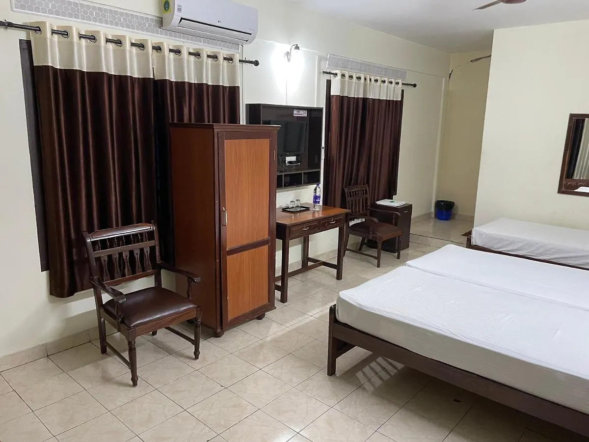 Hotel Uppercrest Residency Pala